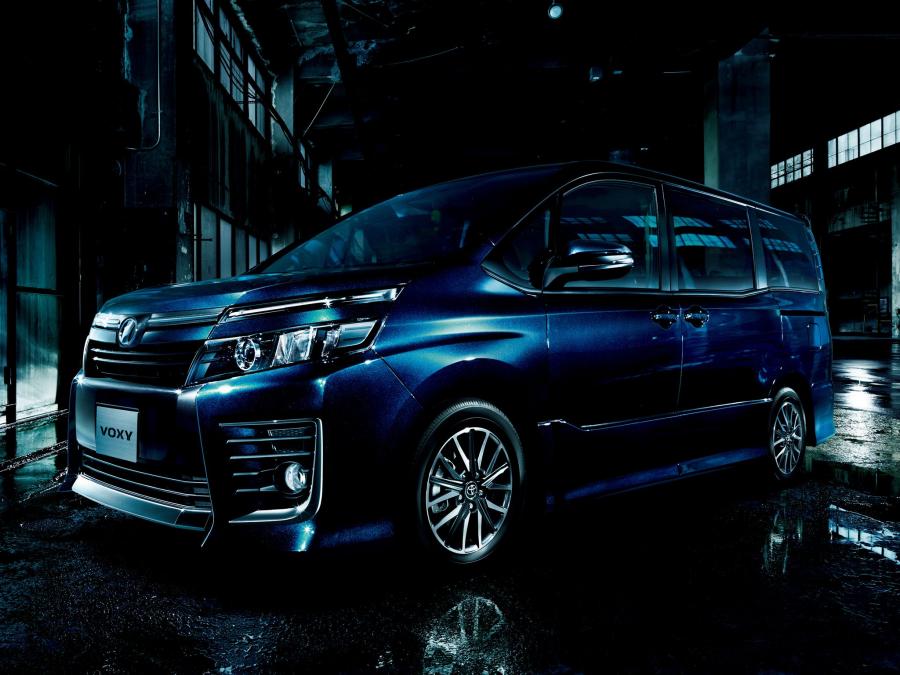  Toyota Voxy ZS 2014 года  (фото 1 из 5)